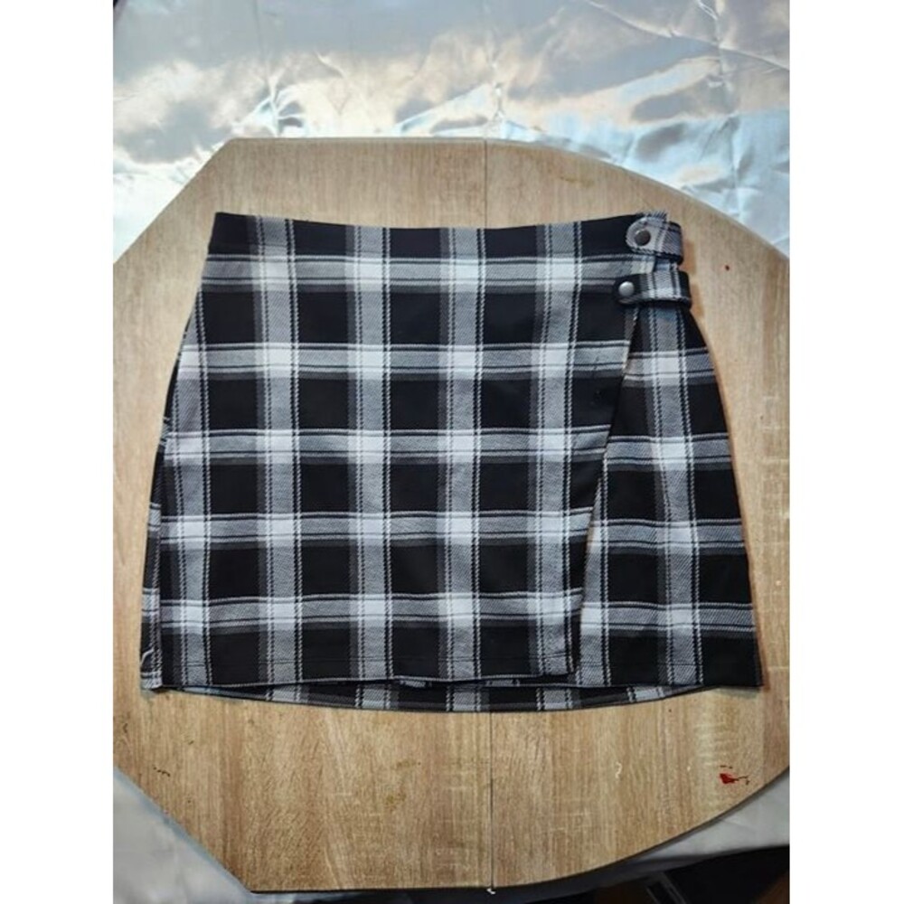 SO Plaid Wrap Mini Skirt L Black White Checked Athletic Skort Casual Knit #202